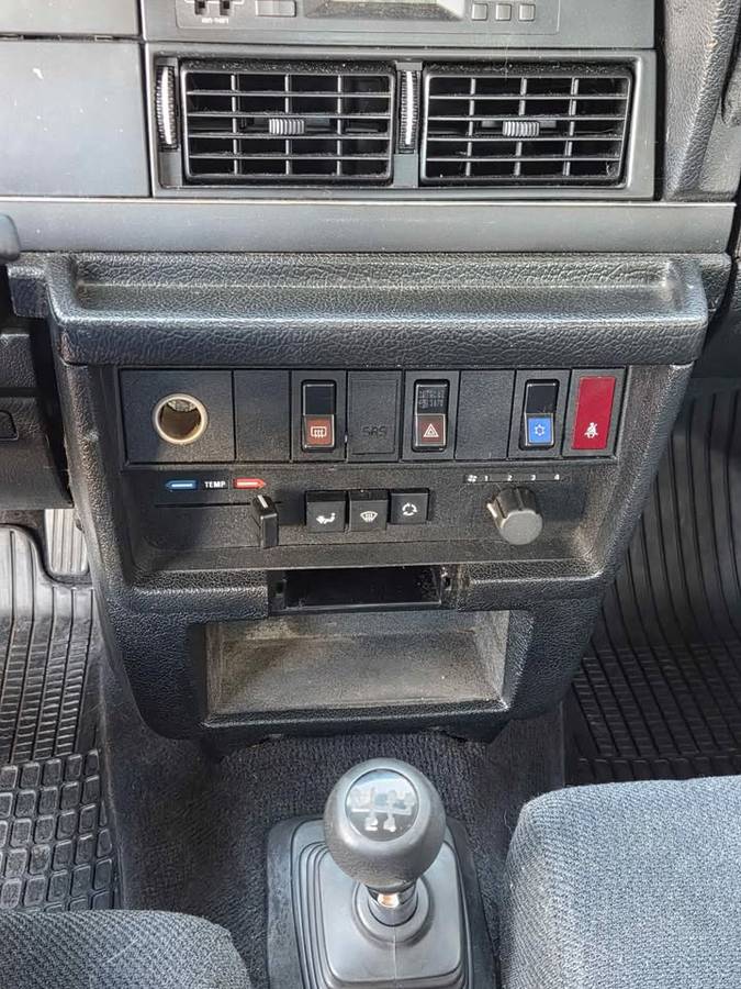 Volvo-240-1991-12