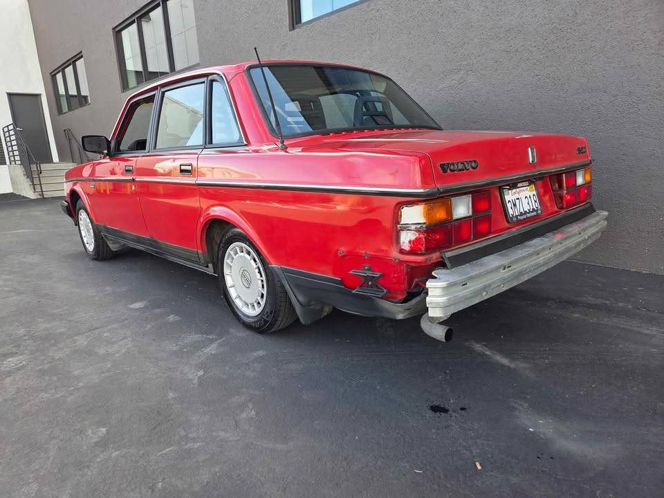 Volvo-240-1991-4