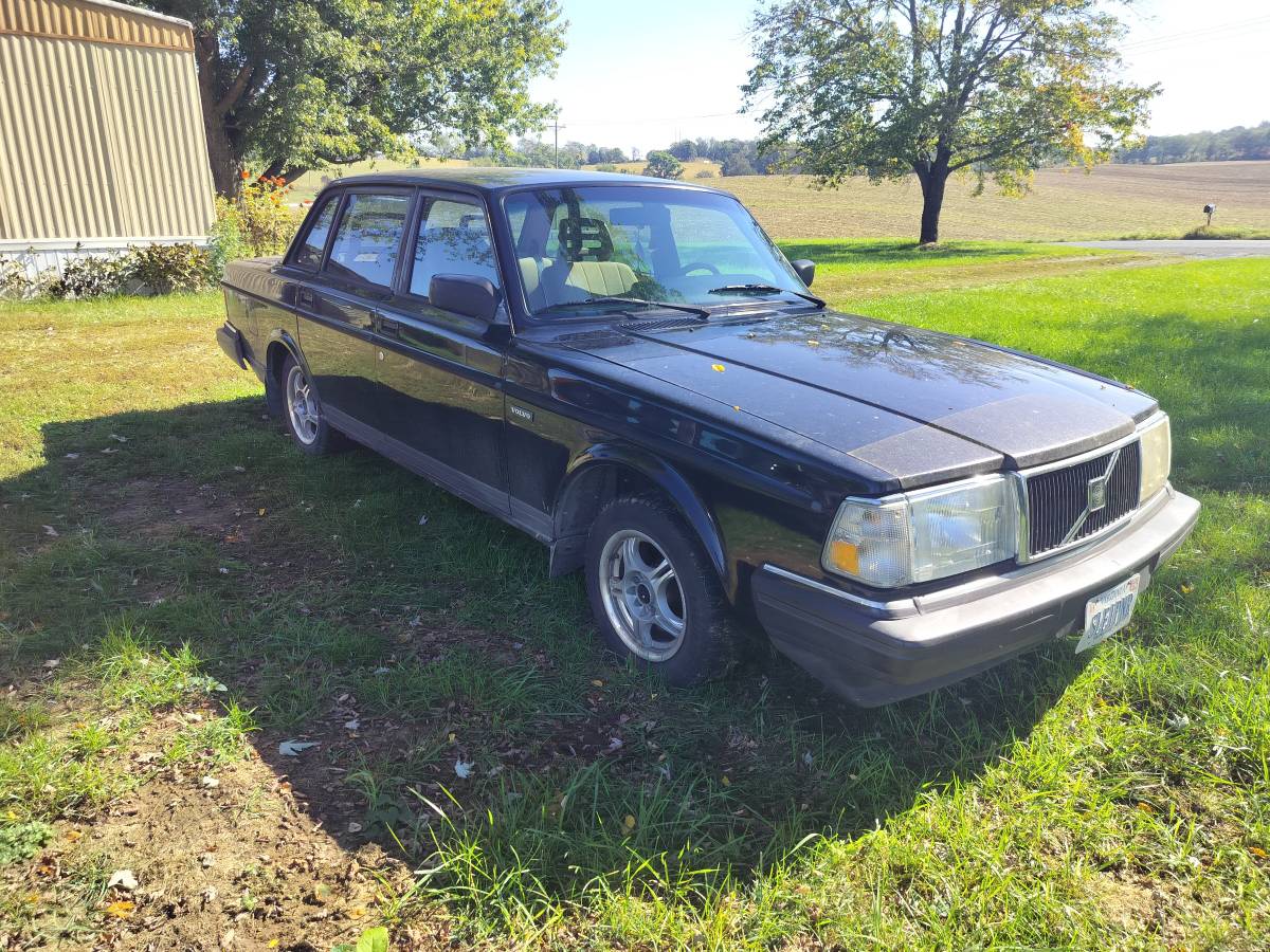Volvo-240-1992-black-1