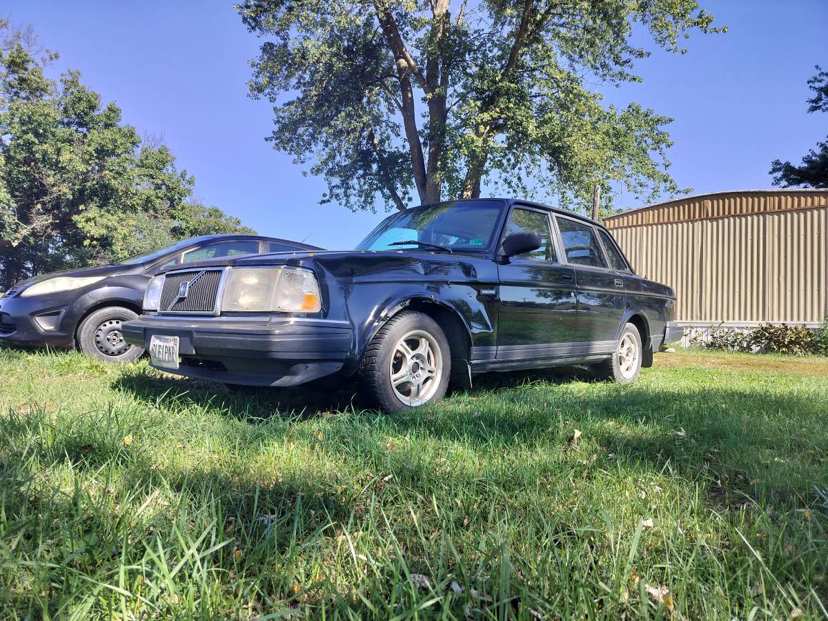 Volvo-240-1992-black-2