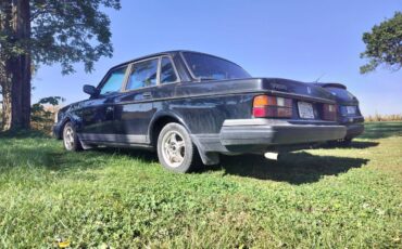 Volvo-240-1992-black-4