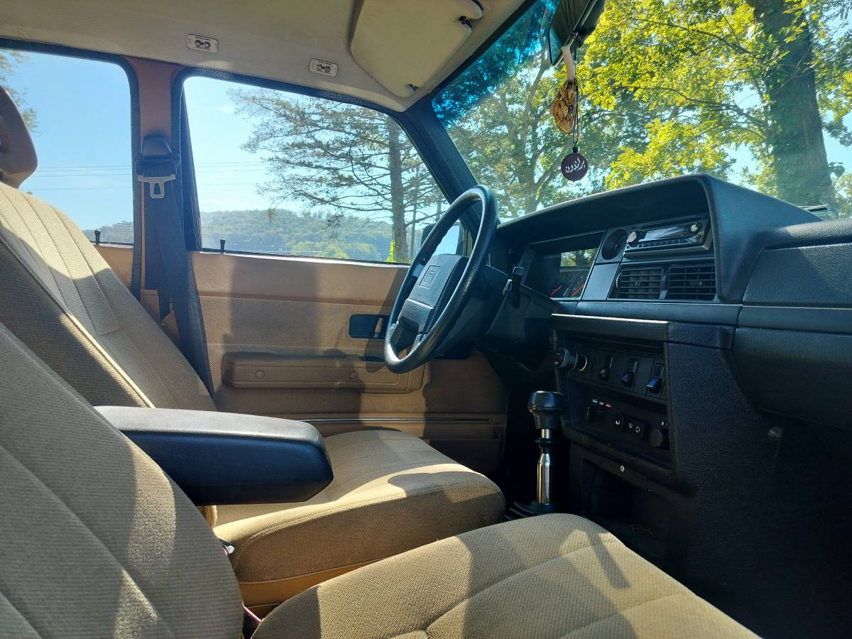 Volvo-240-1992-black-7