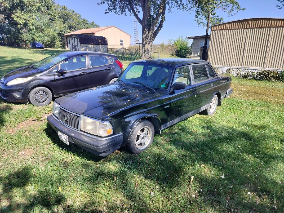 Volvo-240-1992-black-8