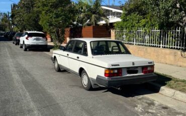 Volvo-240-1992-white-1
