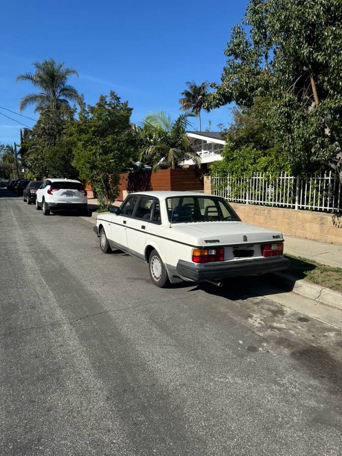 Volvo-240-1992-white-1
