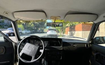 Volvo-240-1992-white-2
