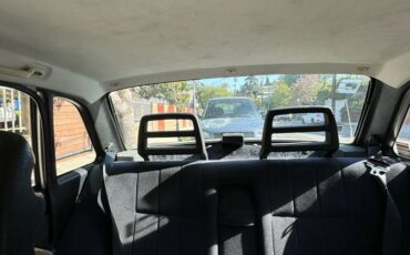 Volvo-240-1992-white-3