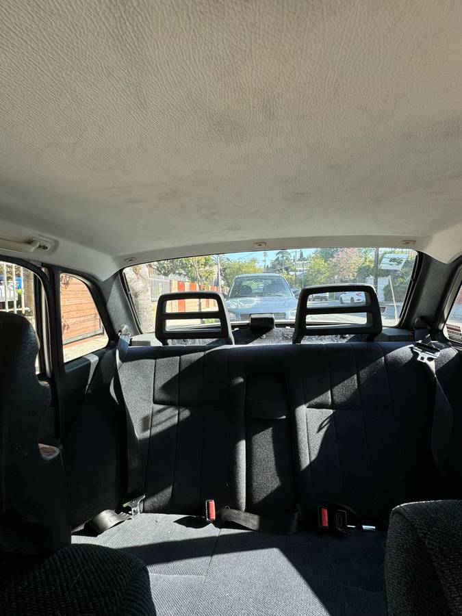 Volvo-240-1992-white-3