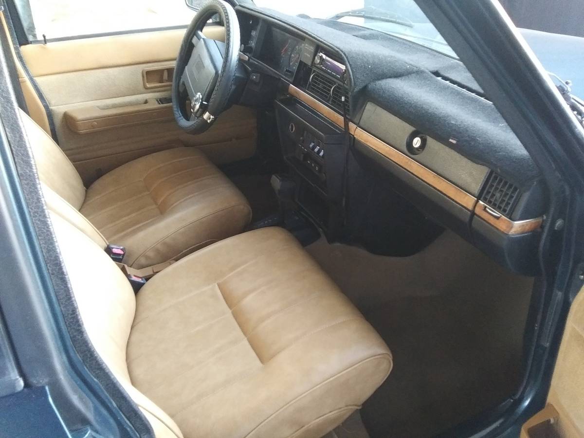 Volvo-240-1993-green-13