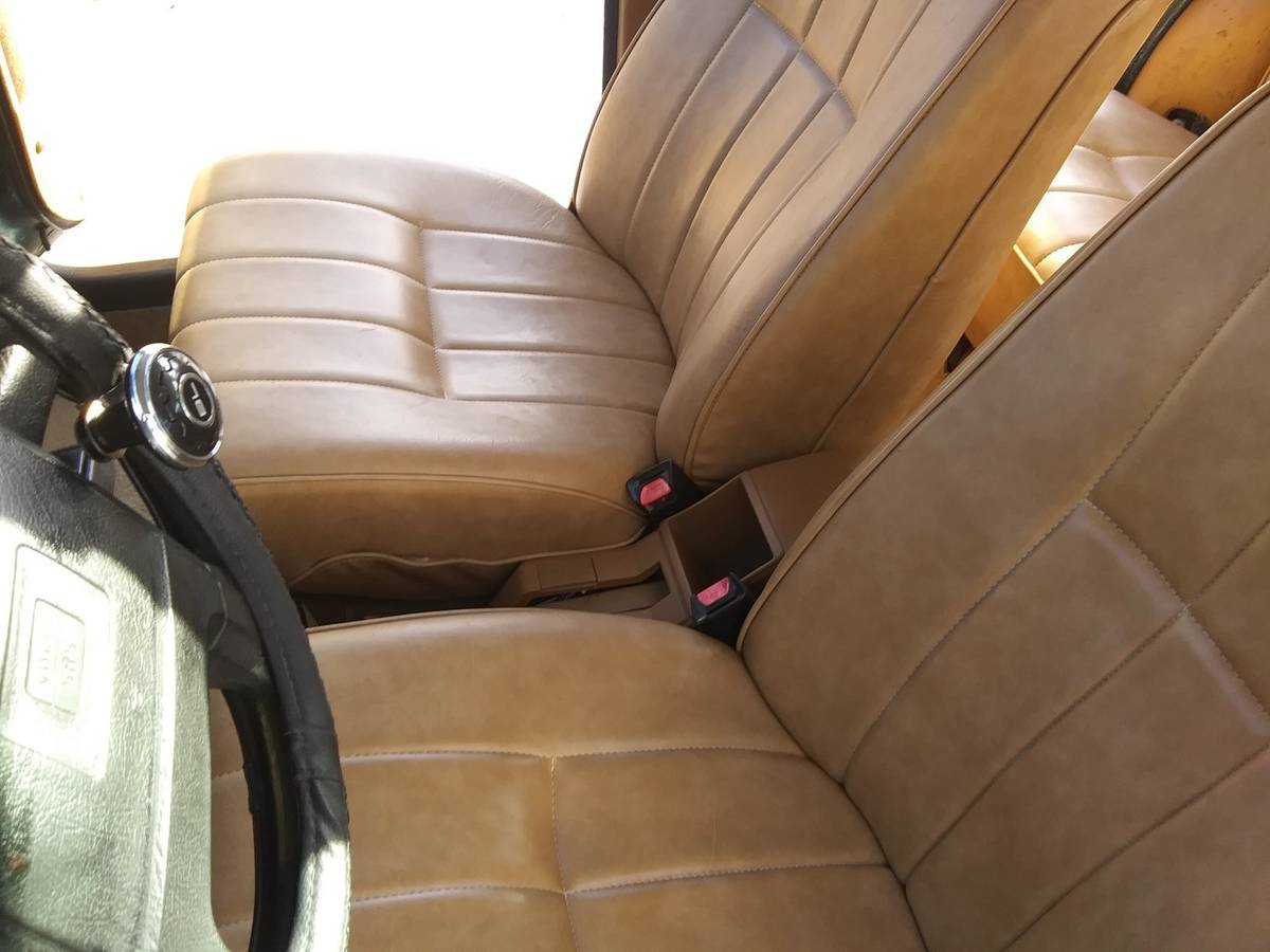 Volvo-240-1993-green-14