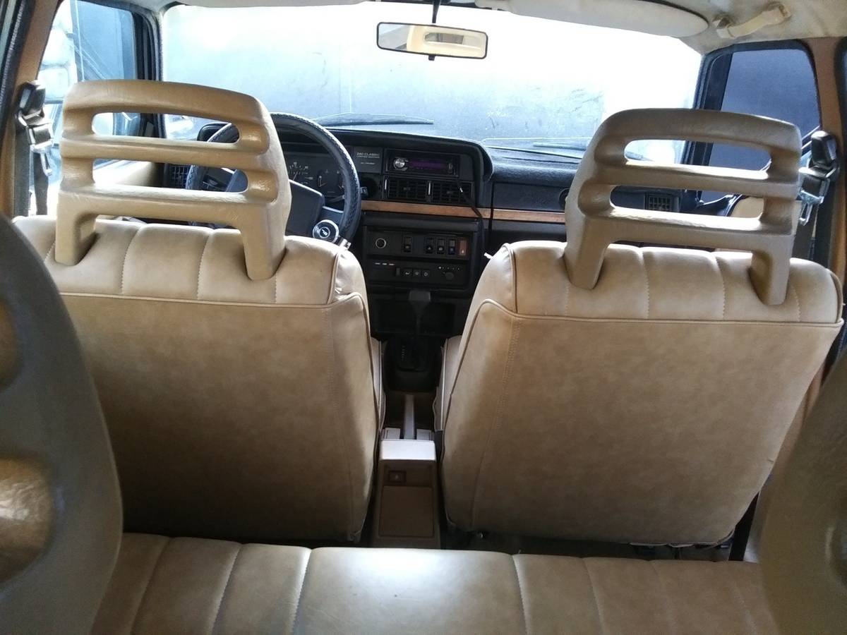 Volvo-240-1993-green-15