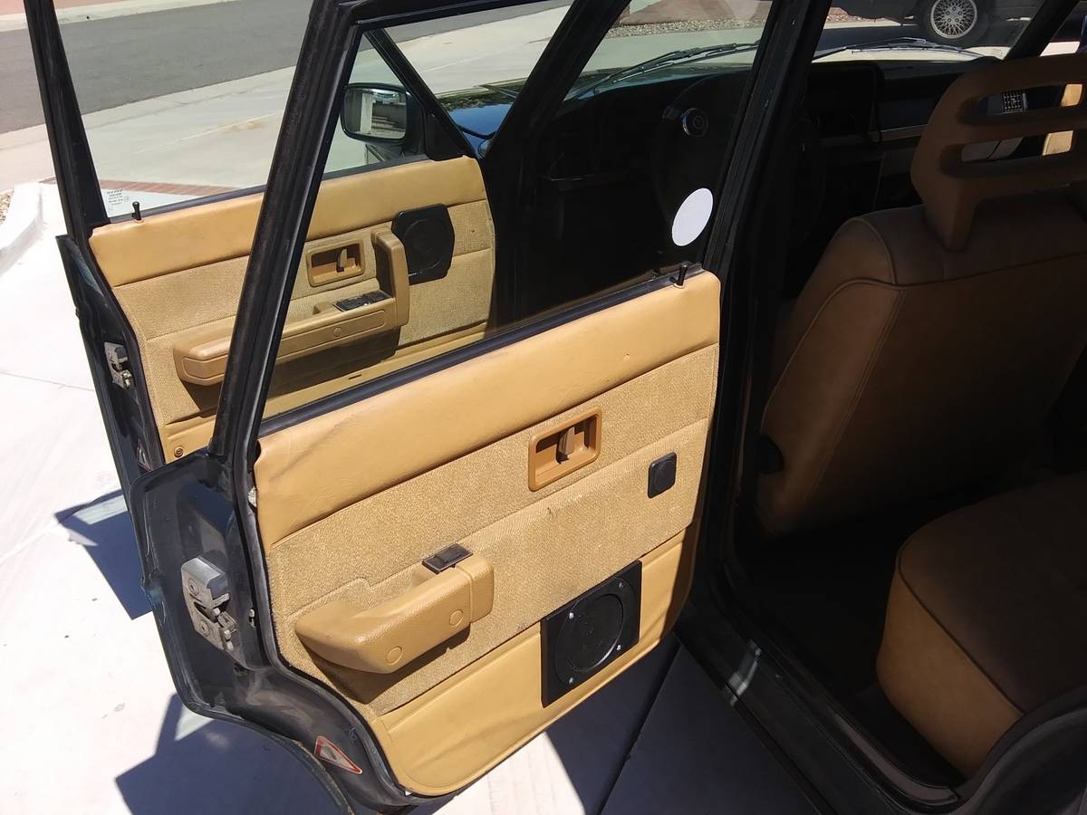 Volvo-240-1993-green-17