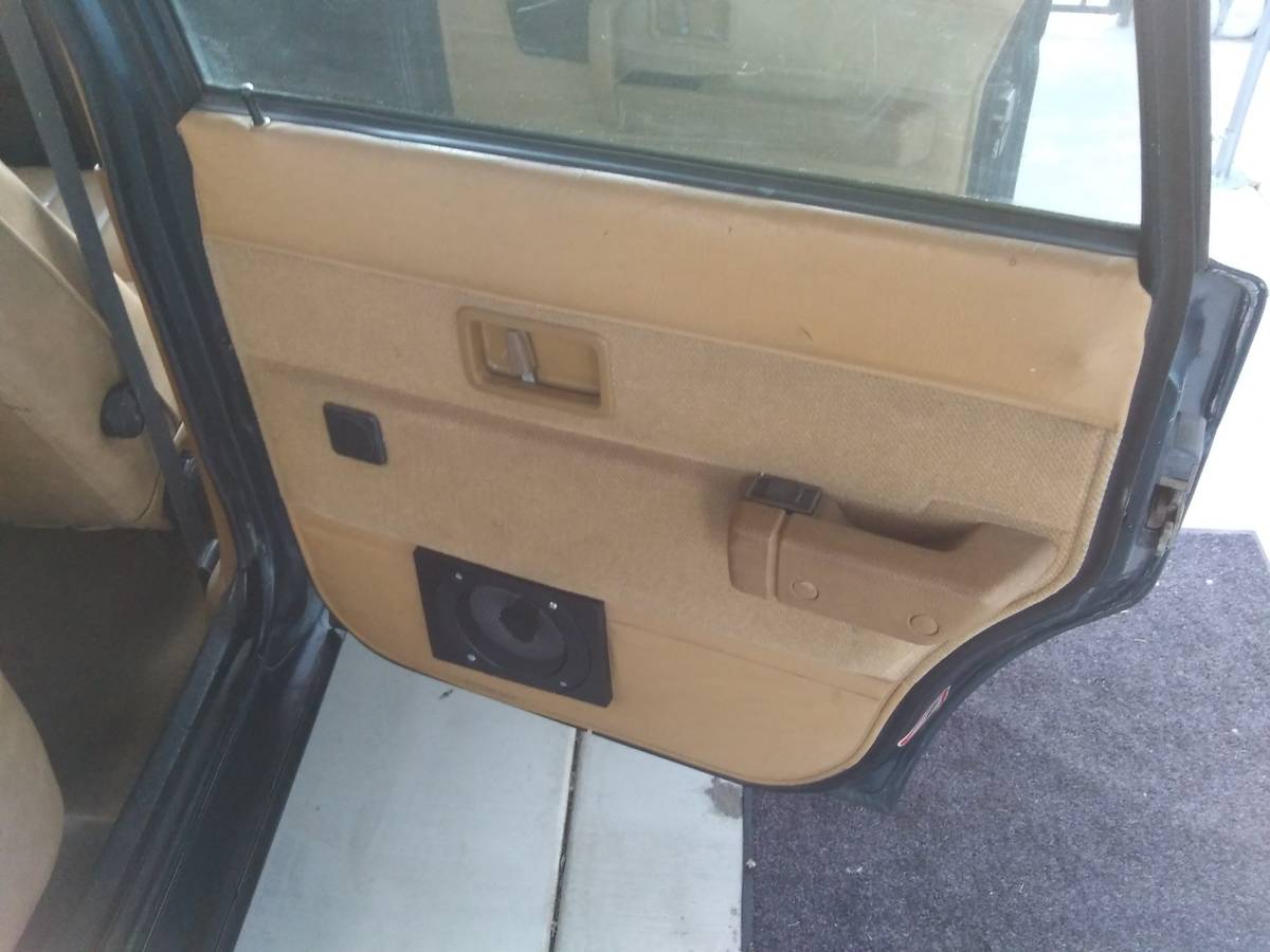 Volvo-240-1993-green-19