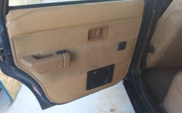 Volvo-240-1993-green-21