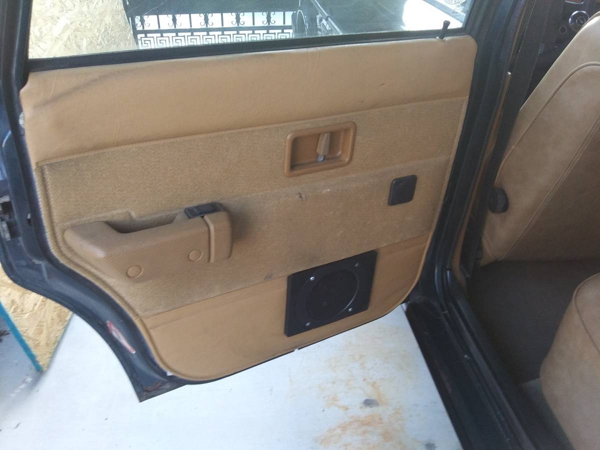 Volvo-240-1993-green-21