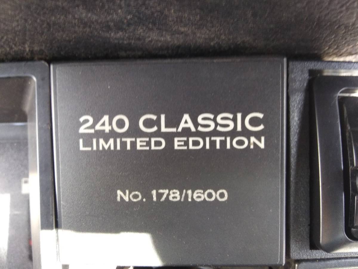 Volvo-240-1993-green-4