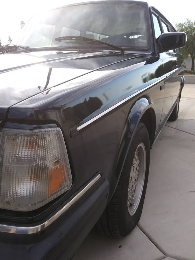 Volvo-240-1993-green-5