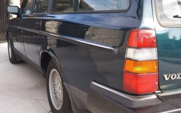 Volvo-240-1993-green-7
