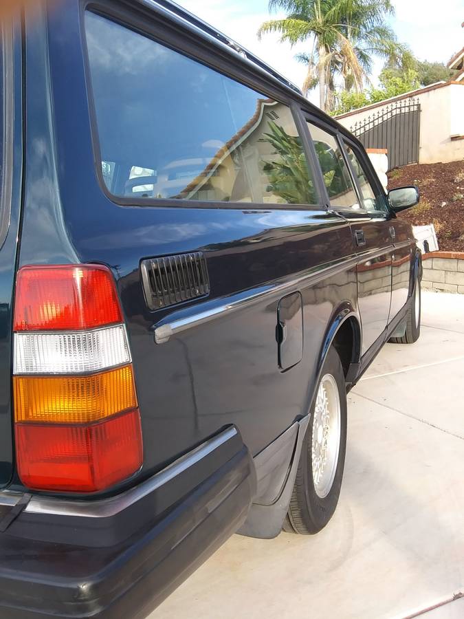 Volvo-240-1993-green-8