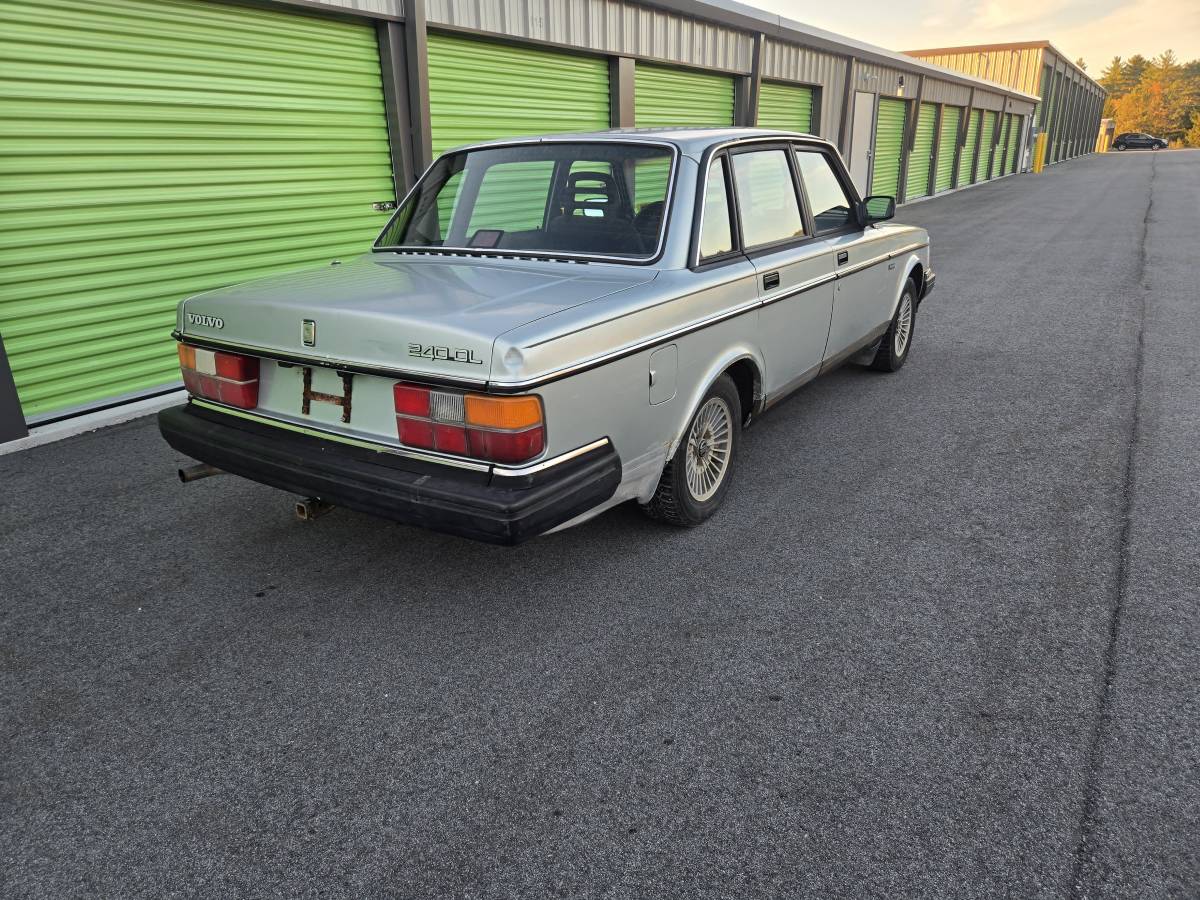Volvo-240-dl-1987-1