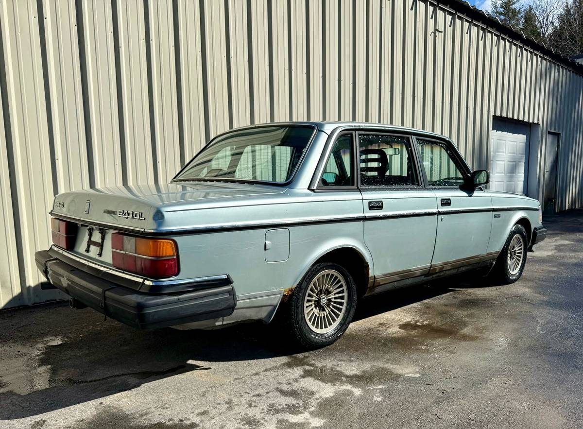 Volvo-240-dl-1987-10