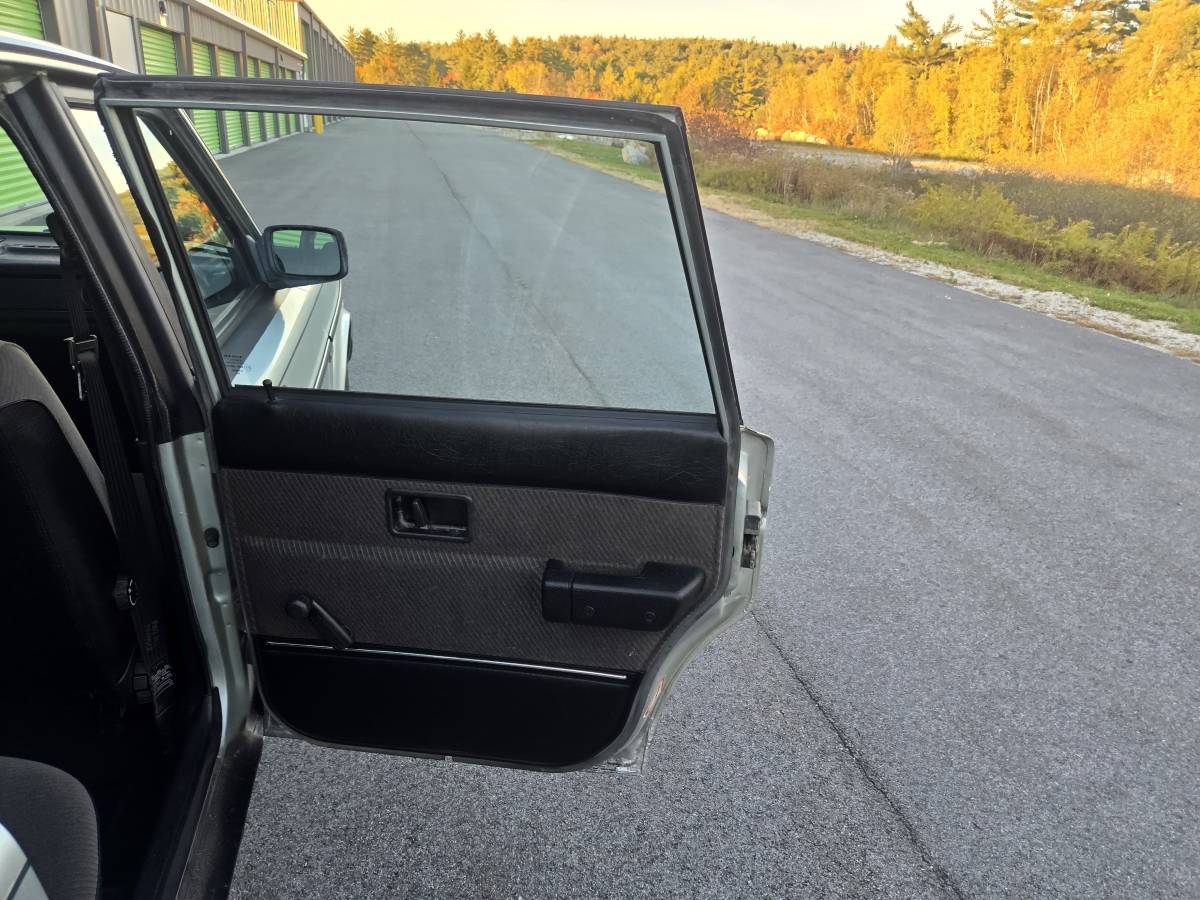 Volvo-240-dl-1987-11