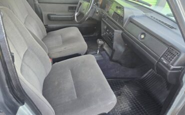 Volvo-240-dl-1987-12