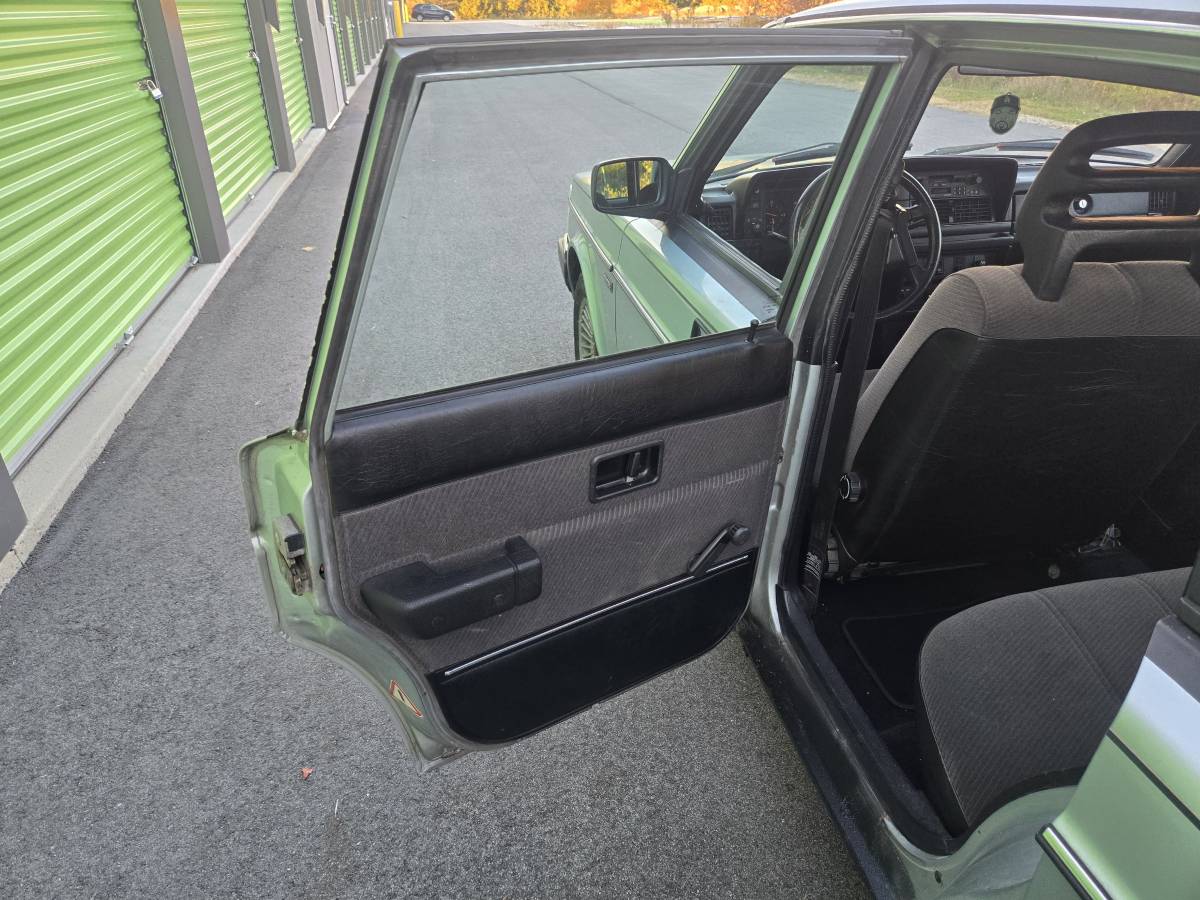 Volvo-240-dl-1987-13