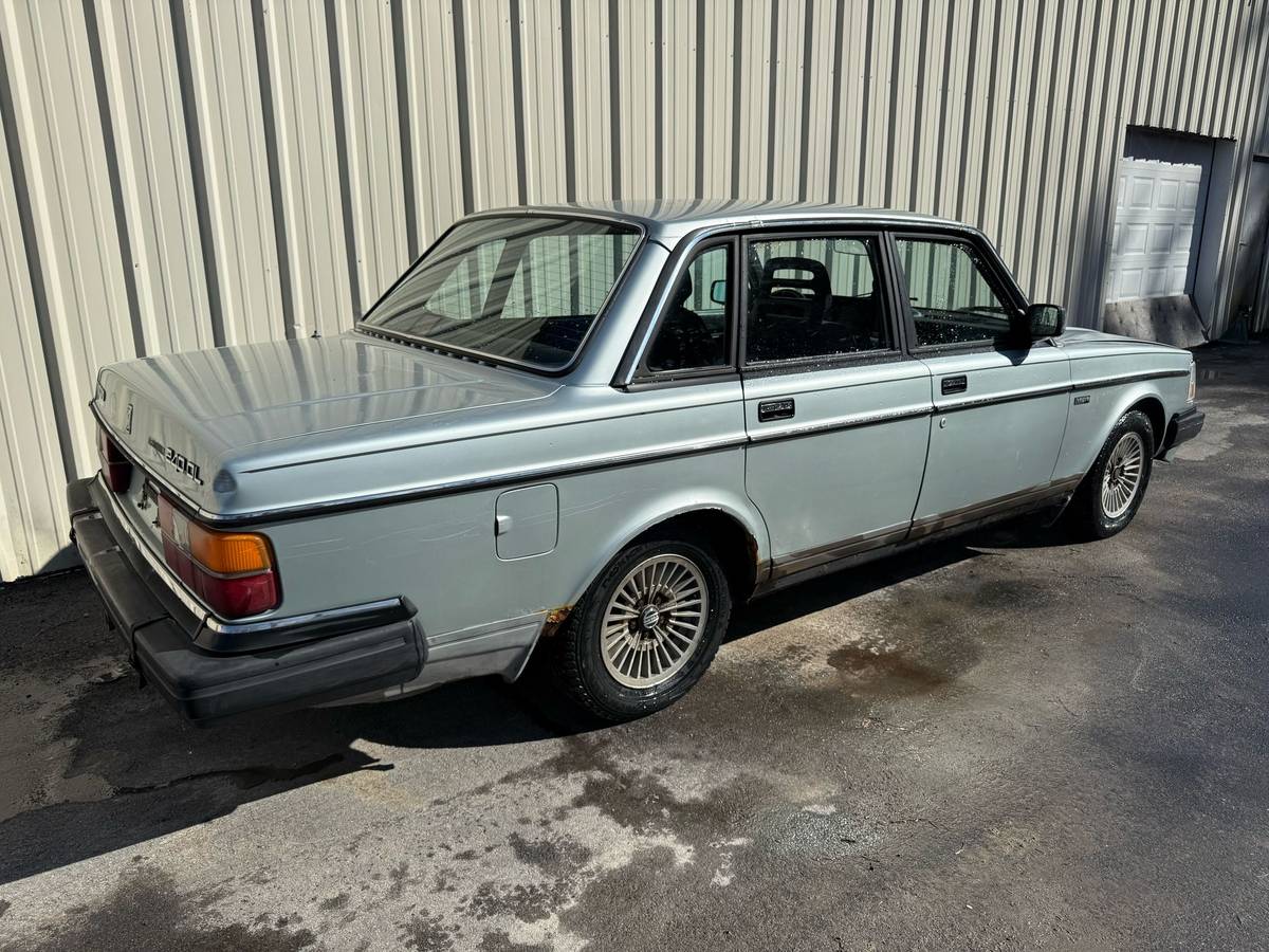 Volvo-240-dl-1987-17