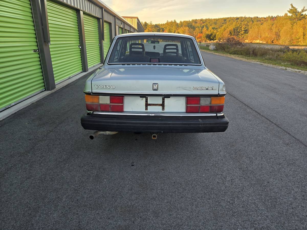 Volvo-240-dl-1987-21