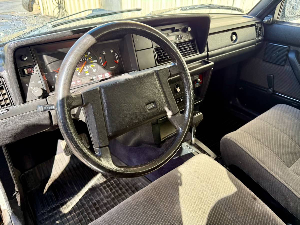 Volvo-240-dl-1987-75