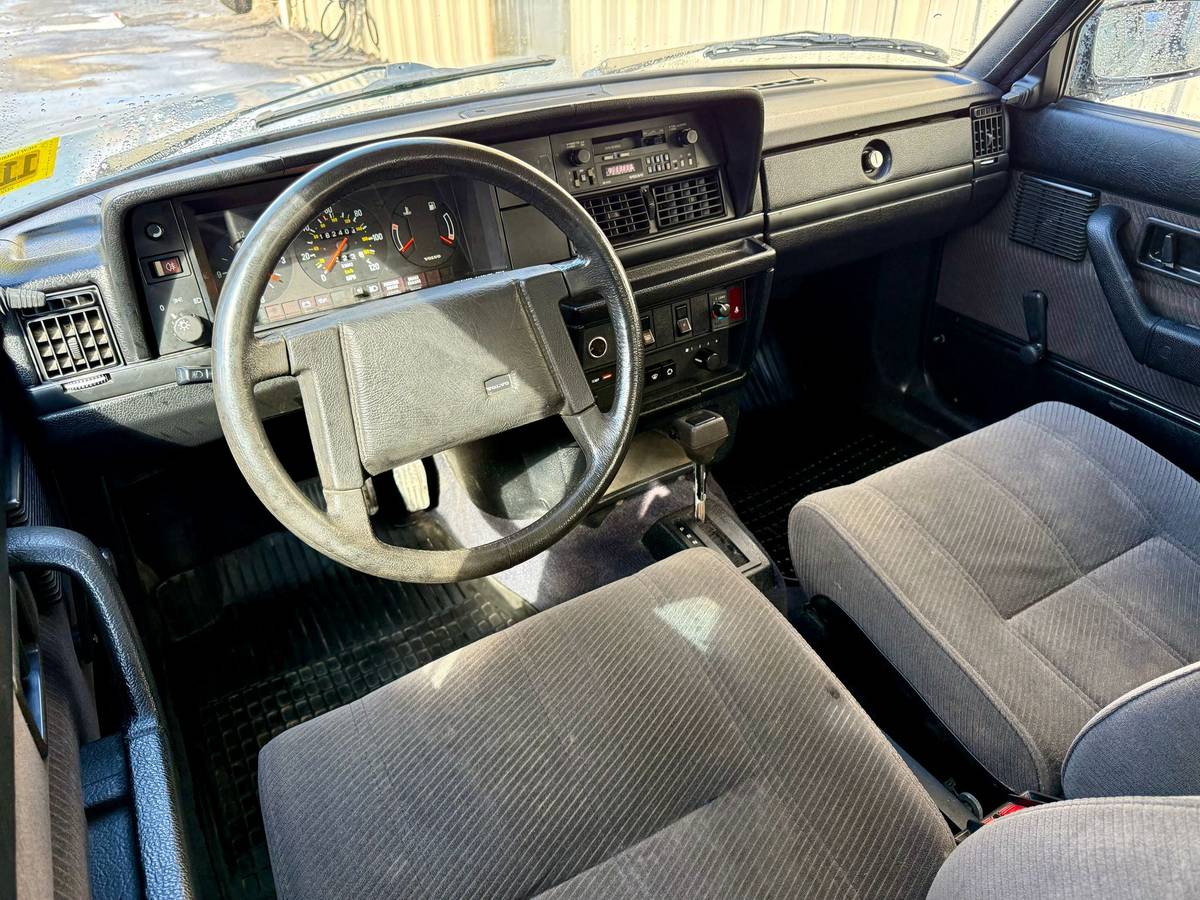 Volvo-240-dl-1987-76