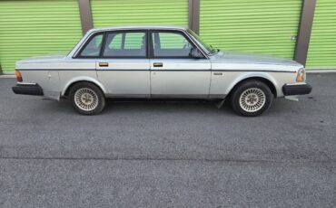 Volvo-240-dl-1987