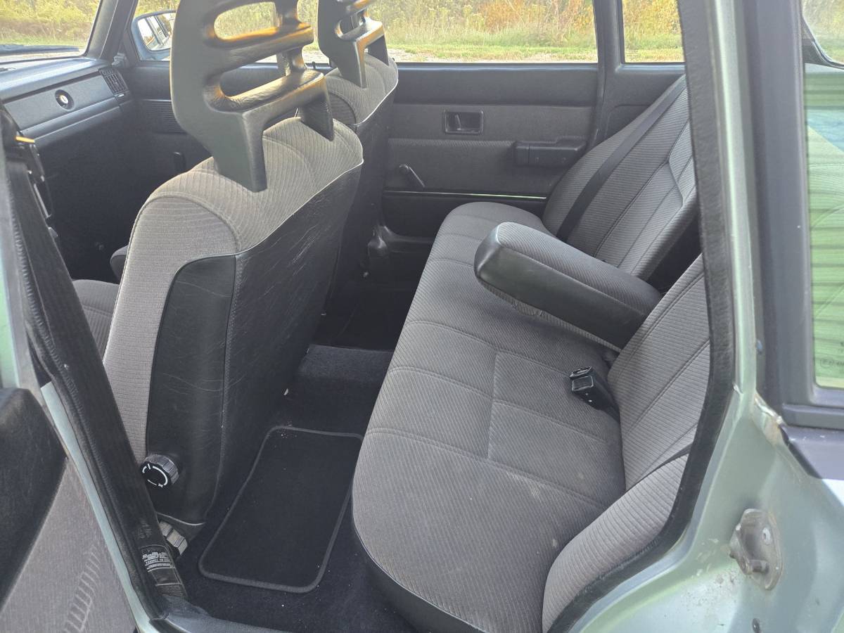 Volvo-240-dl-1987-9