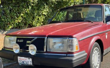 Volvo-240-series-1988-red-2
