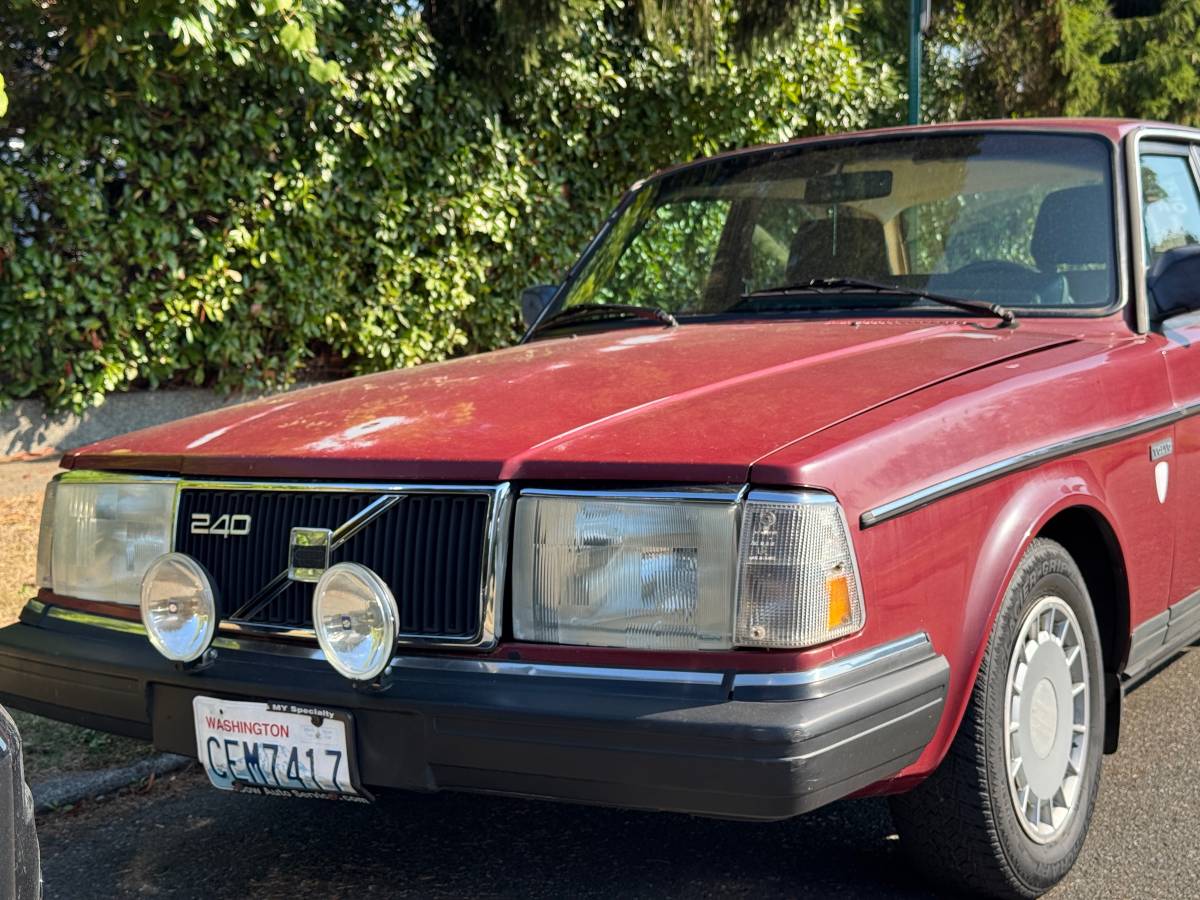 Volvo-240-series-1988-red-2