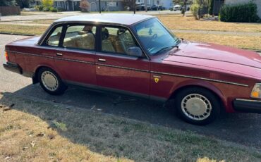 Volvo-240-series-1988-red-3