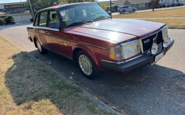 Volvo-240-series-1988-red-4
