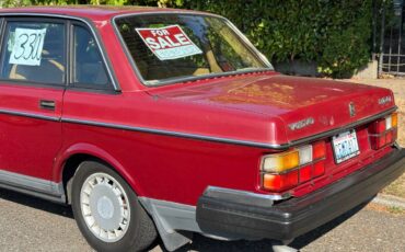 Volvo-240-series-1988-red-5