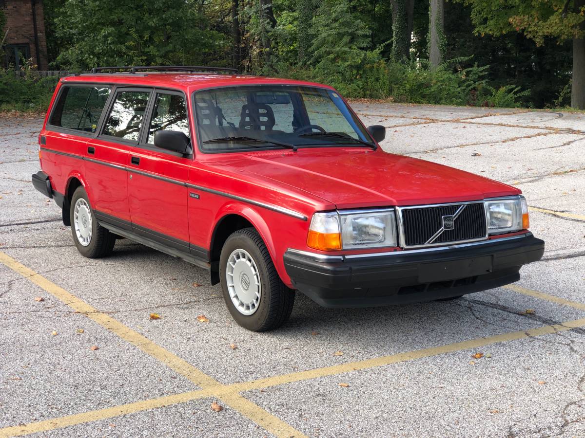 Volvo-240-series-1993-red-1