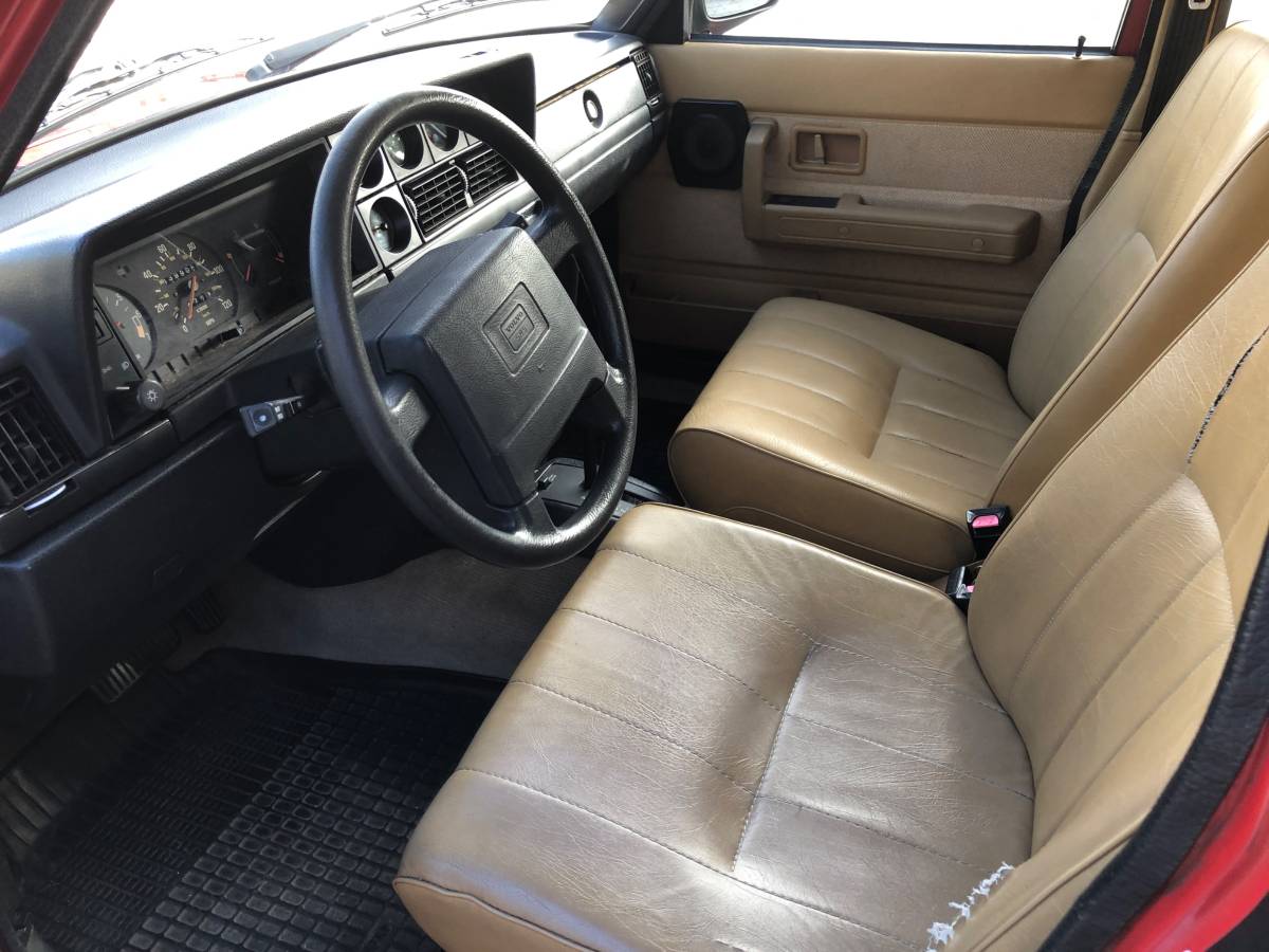 Volvo-240-series-1993-red-10