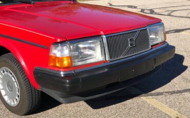 Volvo-240-series-1993-red-2