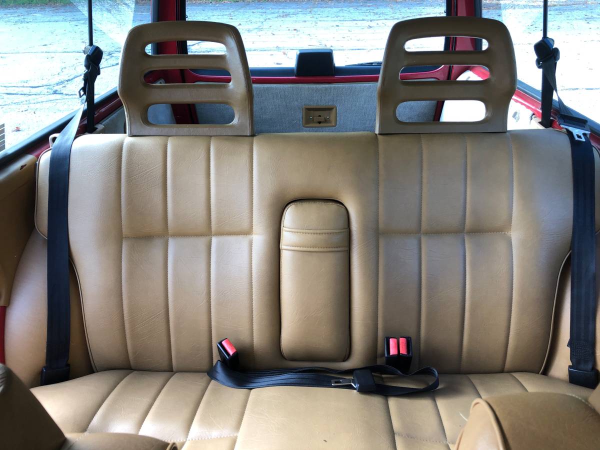 Volvo-240-series-1993-red-20