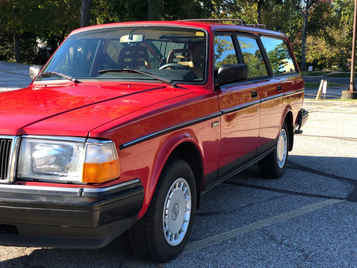 Volvo-240-series-1993-red-4
