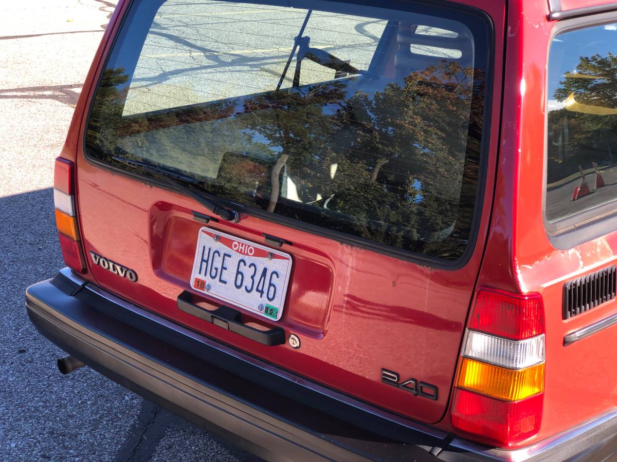 Volvo-240-series-1993-red-5