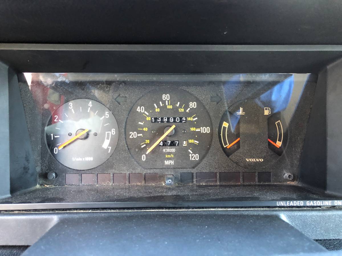 Volvo-240-series-1993-red-8