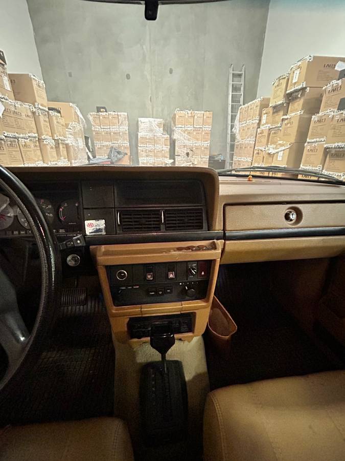 Volvo-240-series-cb-1981-brown-1