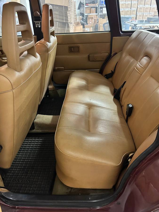 Volvo-240-series-cb-1981-brown-10