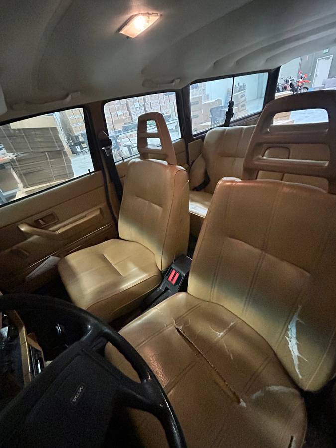 Volvo-240-series-cb-1981-brown-14