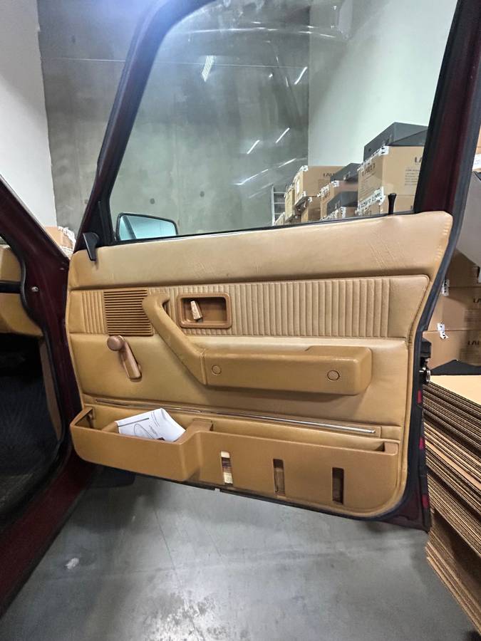 Volvo-240-series-cb-1981-brown-17